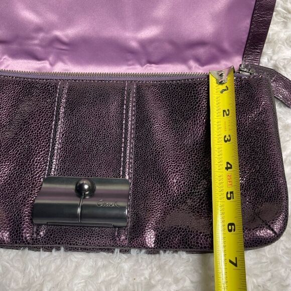 Coach Kristin Studded Clutch crackled
Metallic Aubergine leather. - Picture 8 of 9